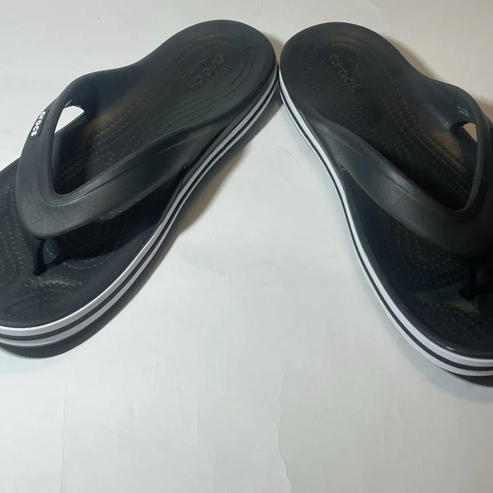 Crocs Thong Sandals Lightweight Comfort Black / white SZ Men's 10 Women's 12 New